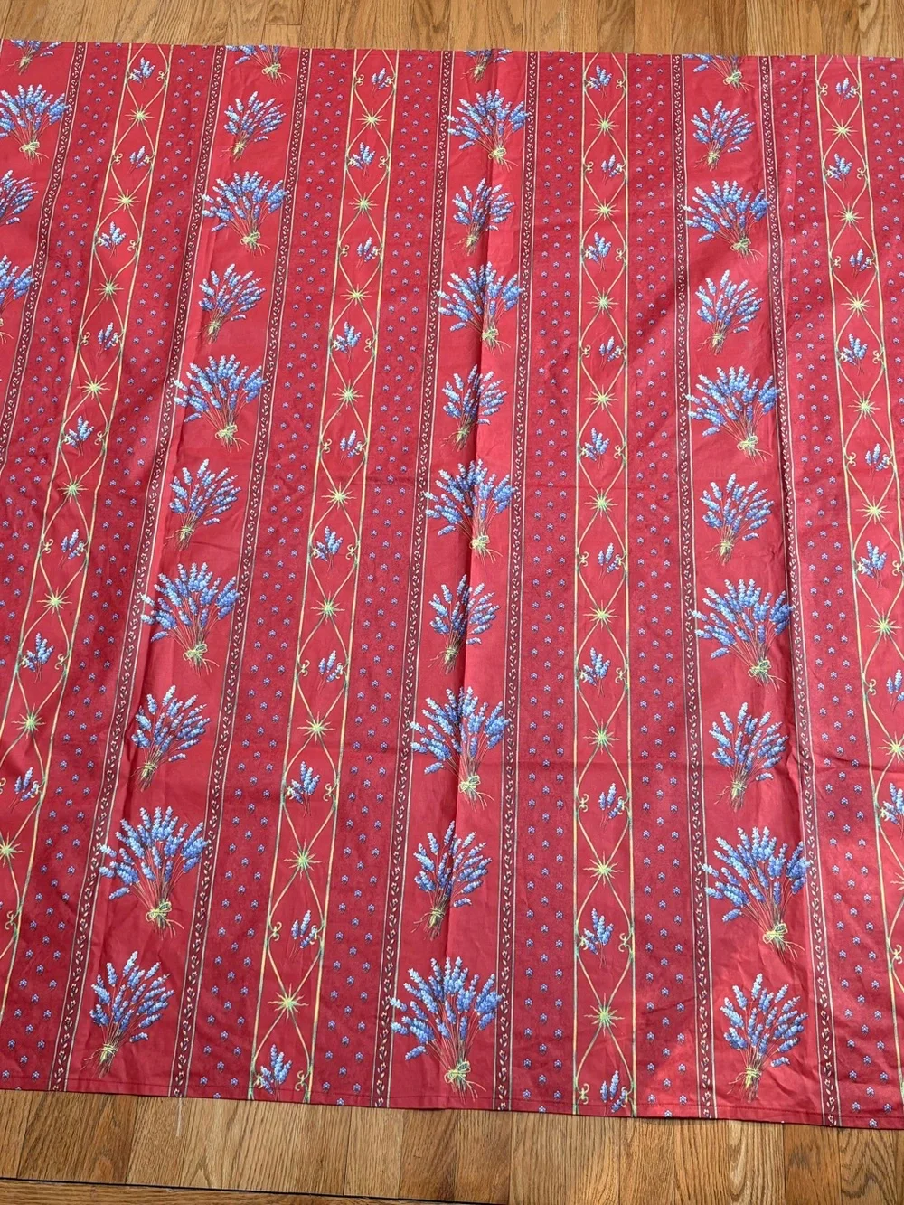 Le Cluny French Provence Red Lavender Tablecloth, 62